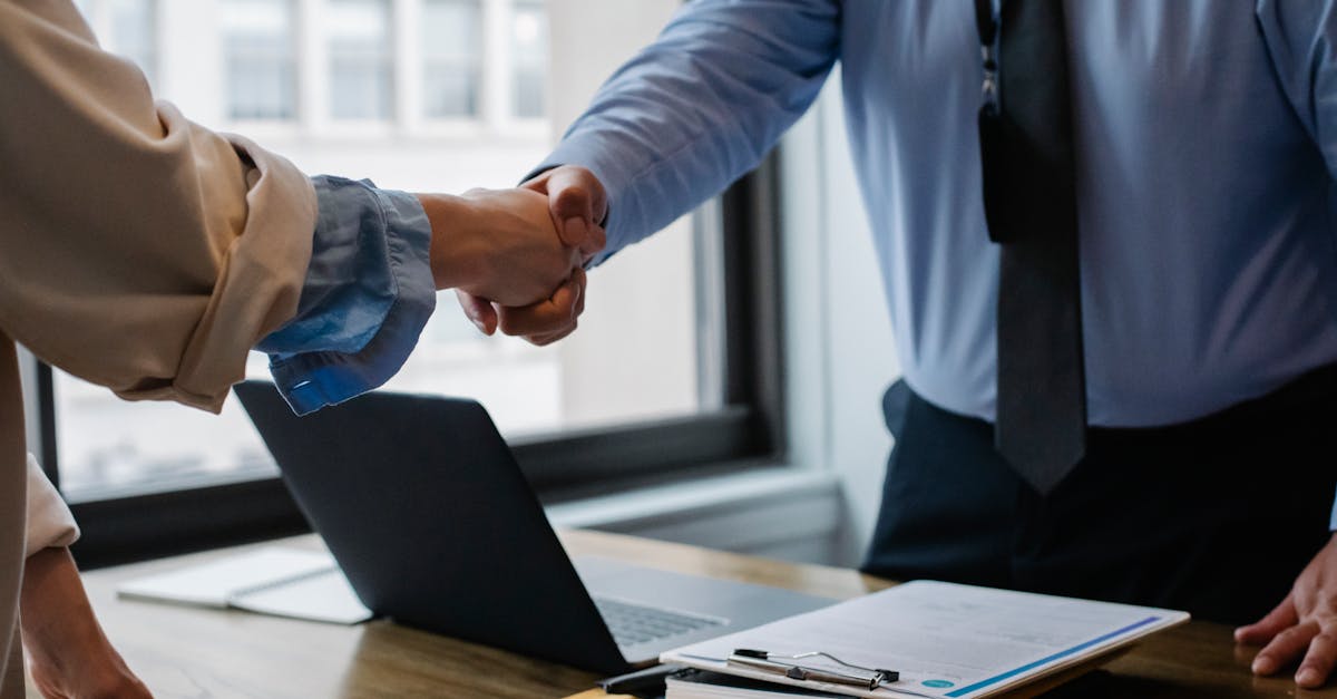 découvrez tout ce qu'il faut savoir sur les contrats informatiques : définitions, types, conseils et meilleures pratiques pour sécuriser vos engagements professionnels.