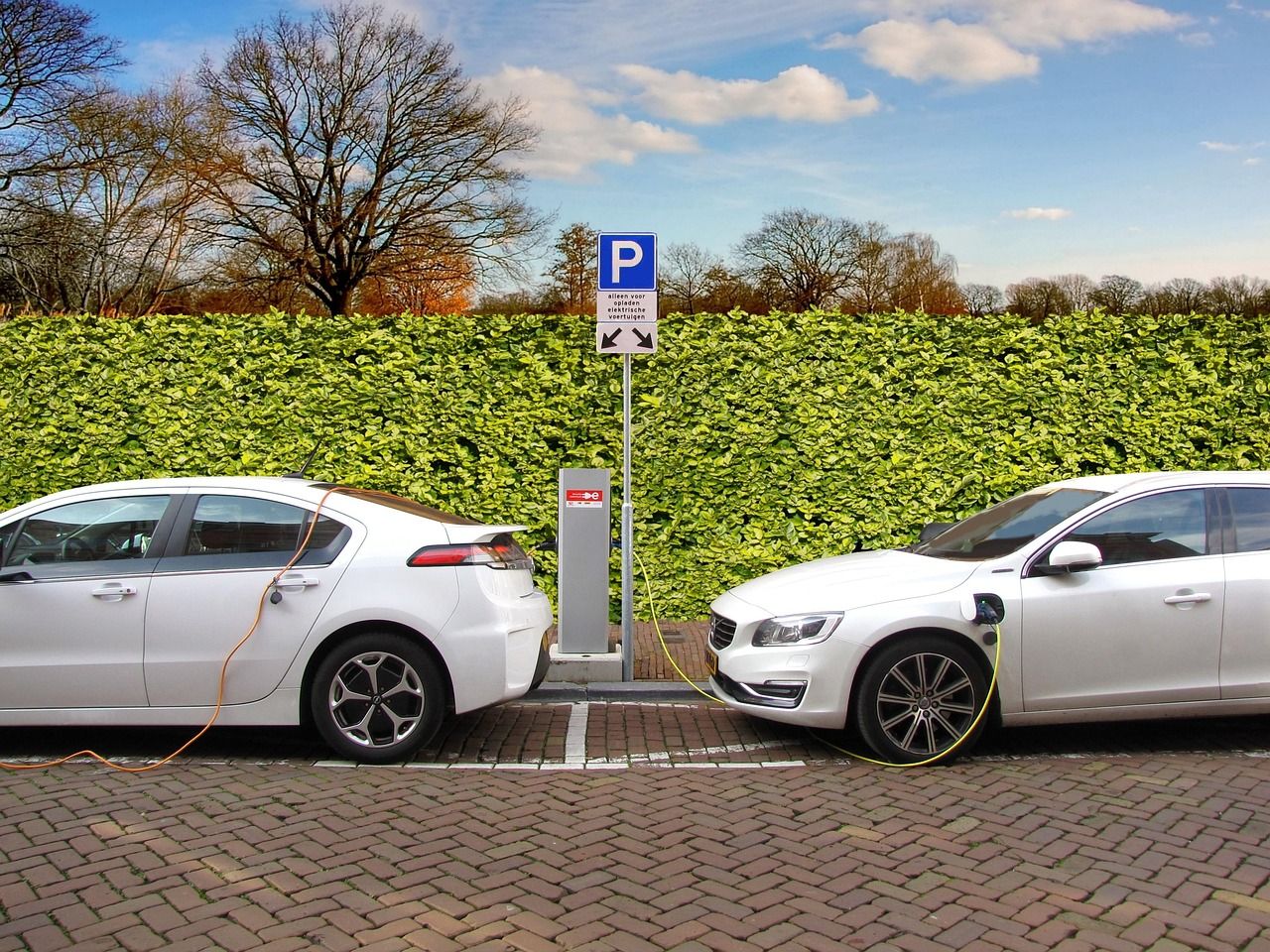 découvrez le reverse charging, une technologie innovante permettant de recharger un appareil mobile en utilisant la batterie d'un autre appareil compatible, pour une flexibilité et une autonomie accrues.