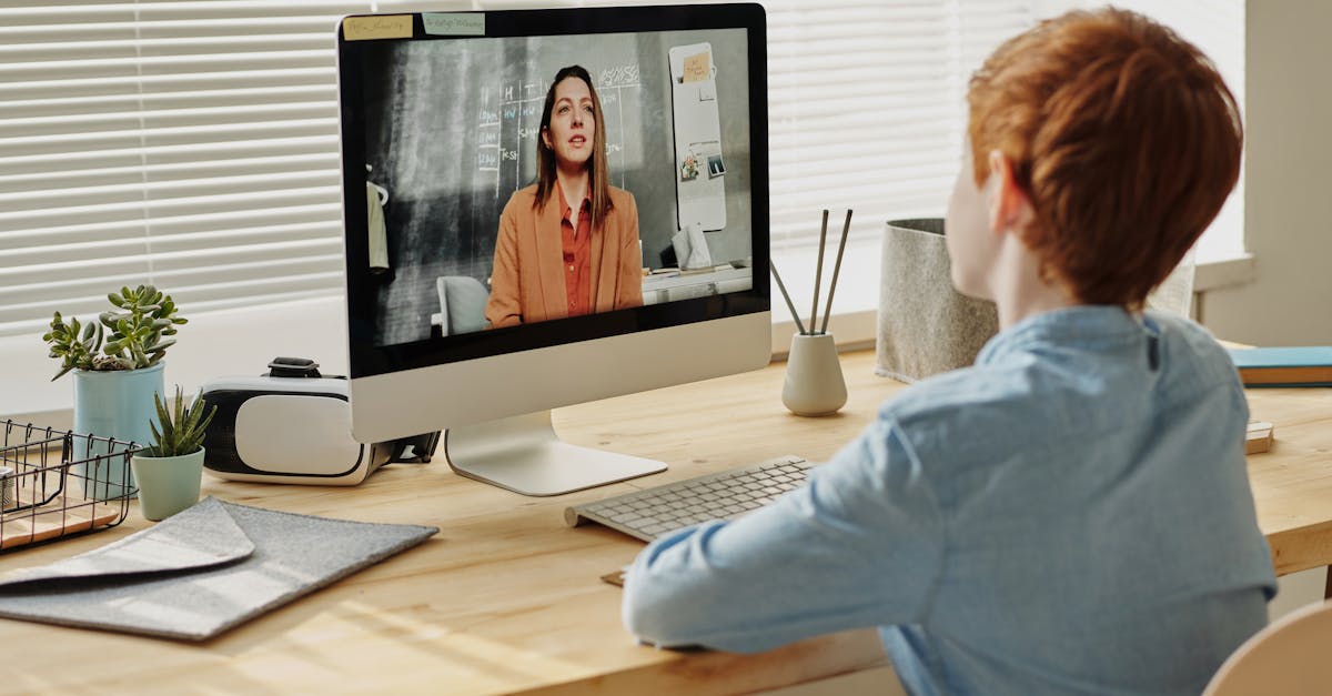 découvrez comment protéger vos enfants en ligne grâce à des conseils pratiques, des outils de sécurité et des ressources essentielles pour garantir leur sécurité sur internet.
