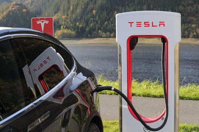 Reverse charging : fonctionnement, enjeux et implications pour les entreprises