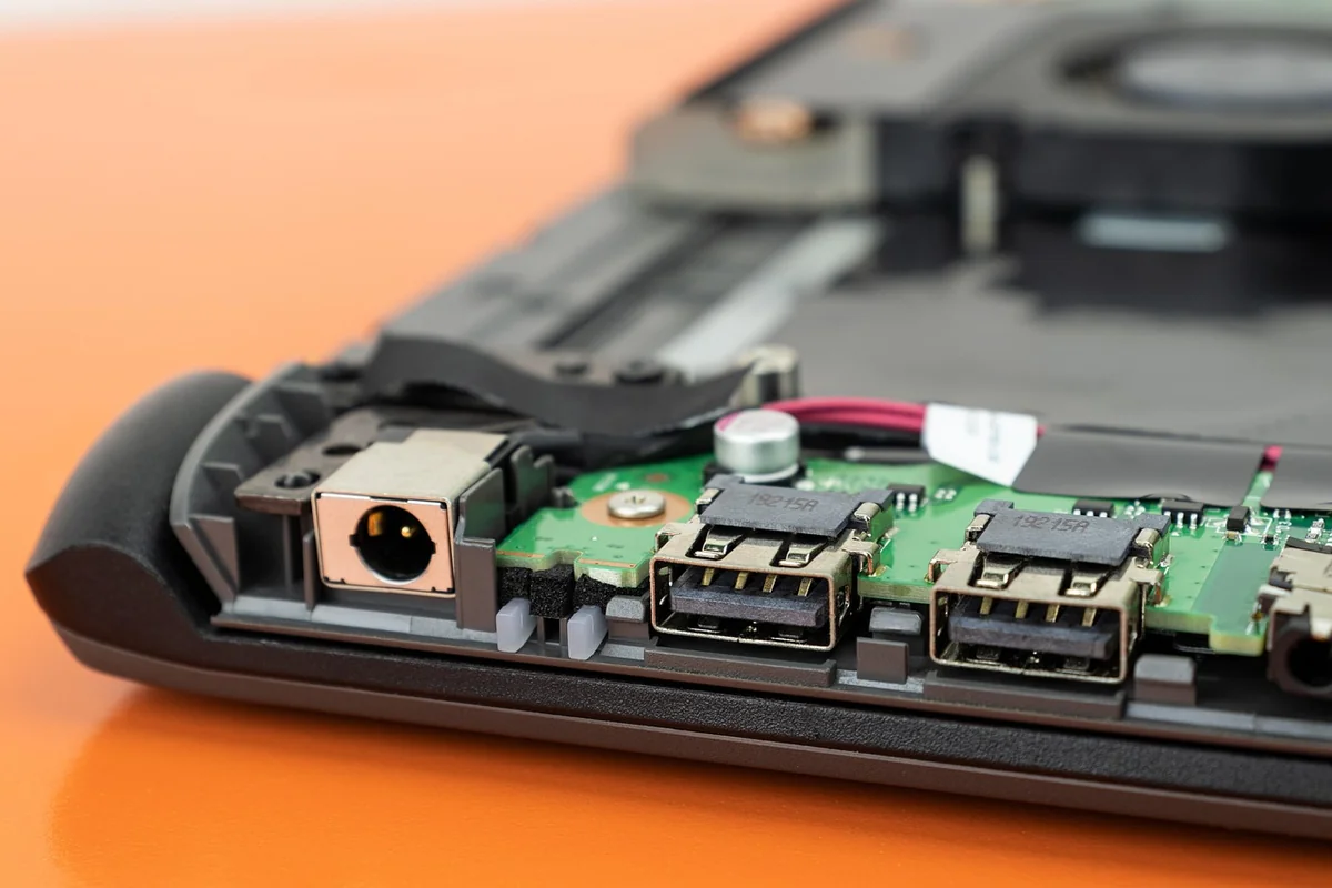 Guide 2026 : comment nettoyer les ports USB pour une connexion optimale