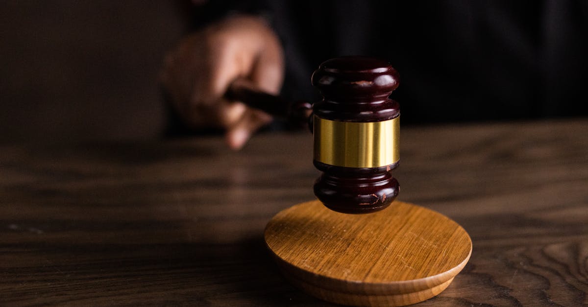 Procédures judiciaires : comprendre les étapes essentielles du processus légal
